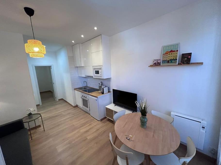 On Street Level In Vallecas. Pnu Apartamento